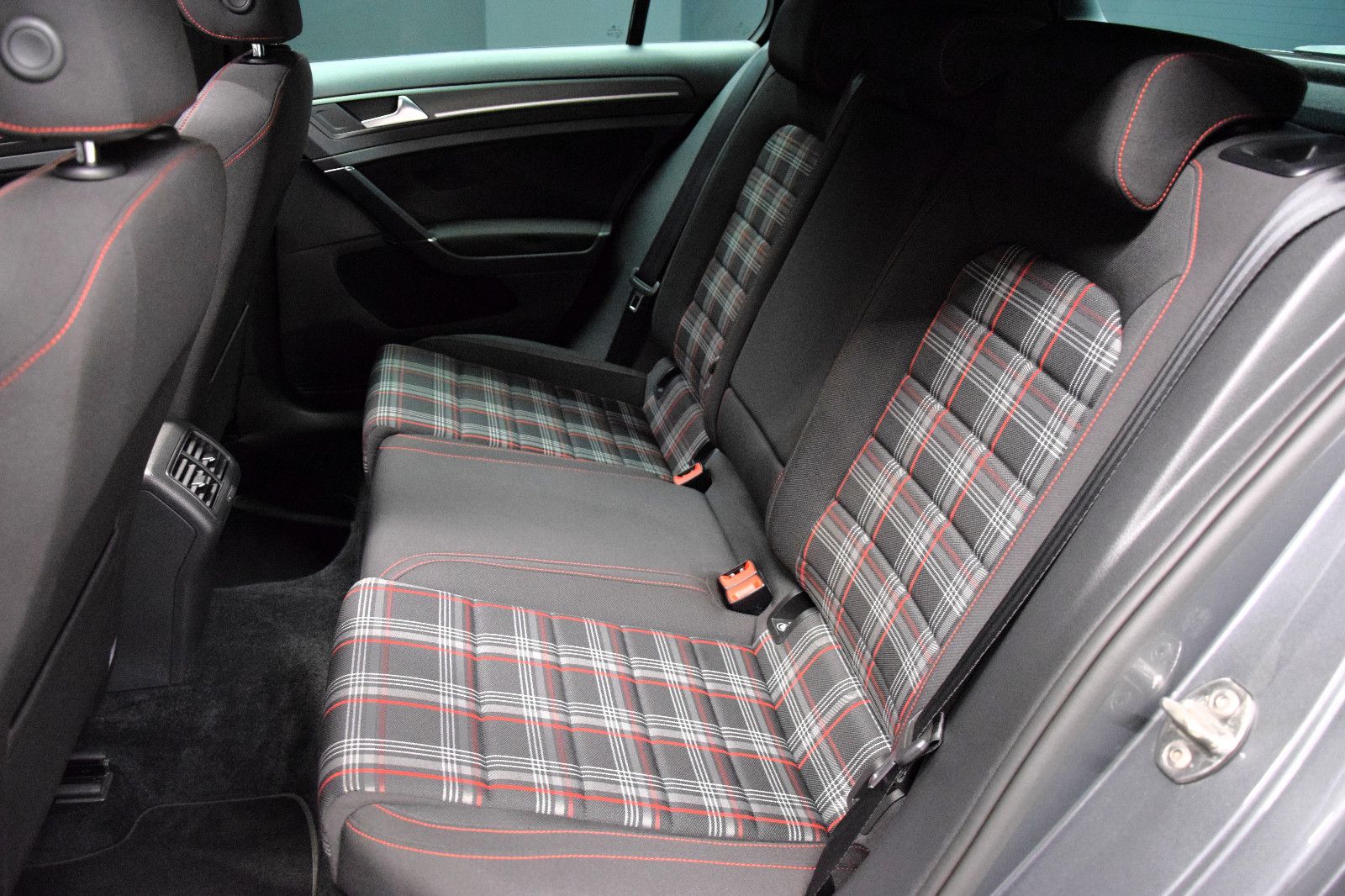 Fahrzeugabbildung Volkswagen Golf VII Lim GTI Performance DSG Pano Virtual OZ