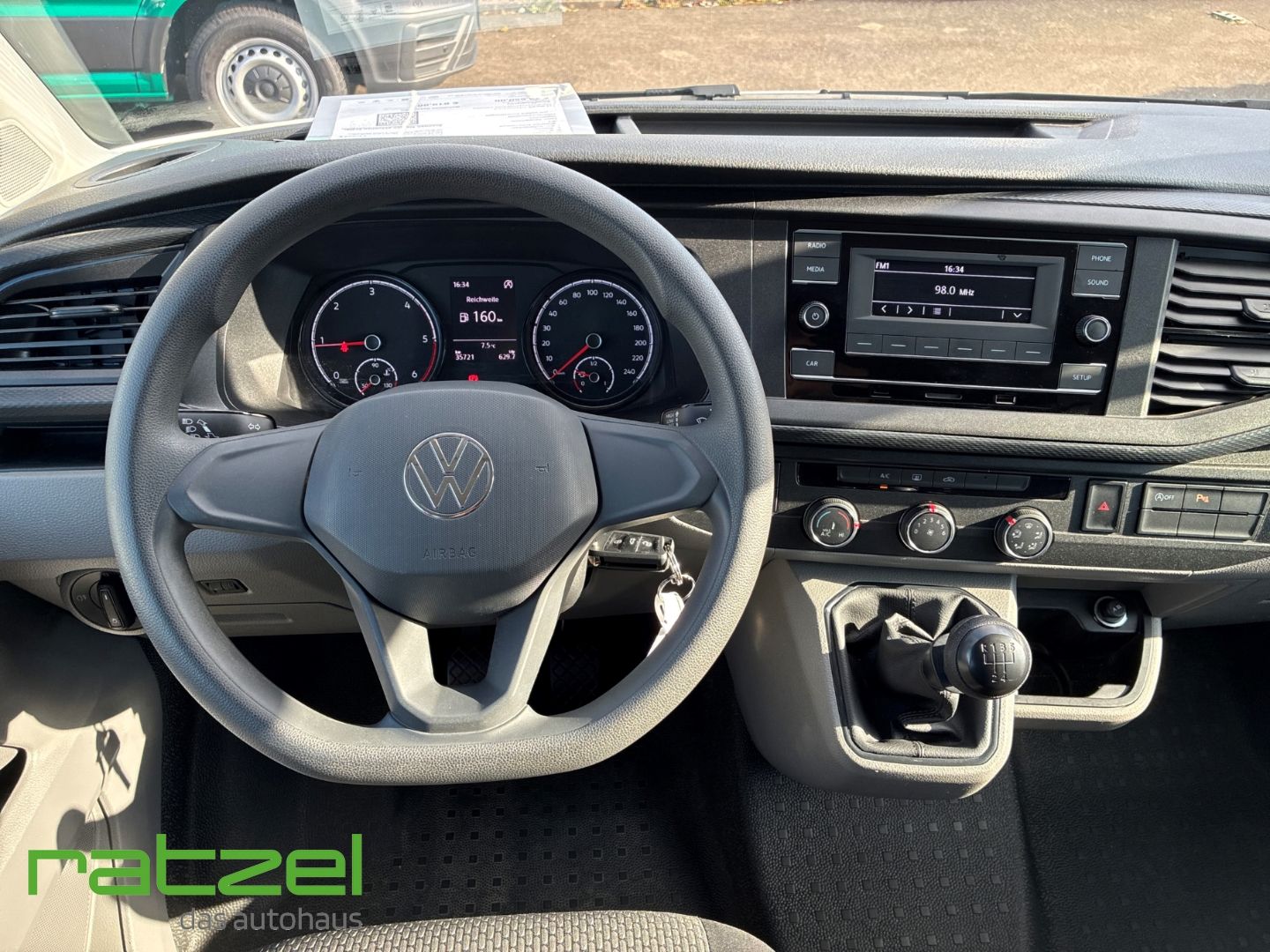 Fahrzeugabbildung Volkswagen T6.1 Kombi 2.0 TDI 9-Sitzer DAB Notbremsass. PDC