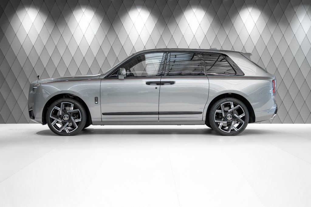 Cullinan BLACK BADGE 2026 GREY/RED STARLIGHT VIP - Bild 4