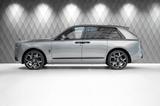 Rolls-Royce Cullinan BLACK BADGE 2026 GREY/RED STARLIGHT VIP - Rolls-Royce Cullinan mit Benzin-Antrieb: Automatik