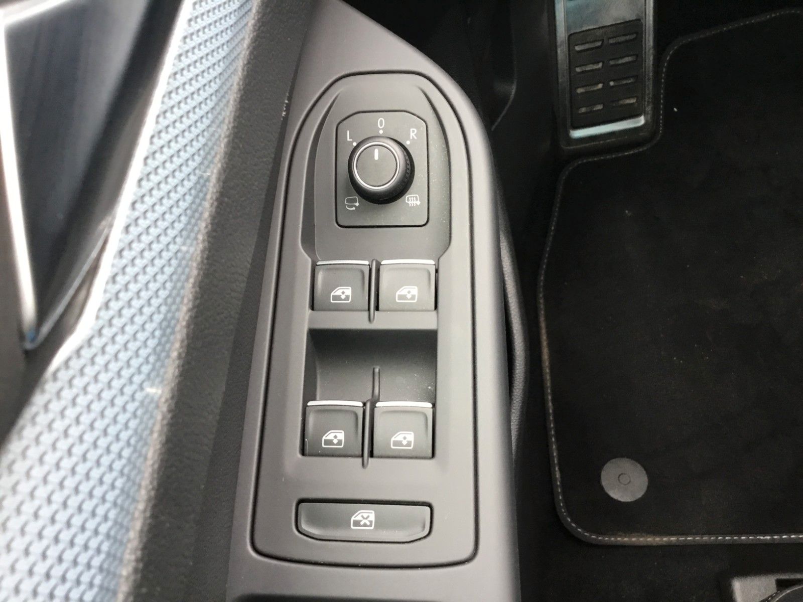 Fahrzeugabbildung Volkswagen Golf 1.5 eTSI DSG Goal+AHK+LED+Kamera+AppConnect