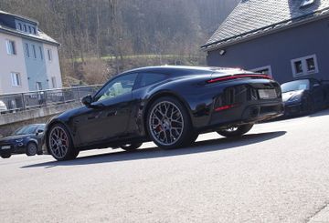Porsche 992.2 4S*Schiebdach,Chrono,Sitzlüftung,BOSE,360°
