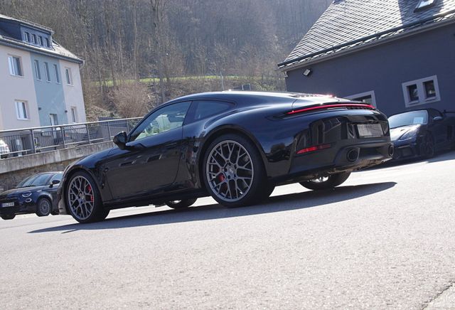 Porsche 992.2 4S*Schiebdach,Chrono,Sitzlüftung,BOSE,360°