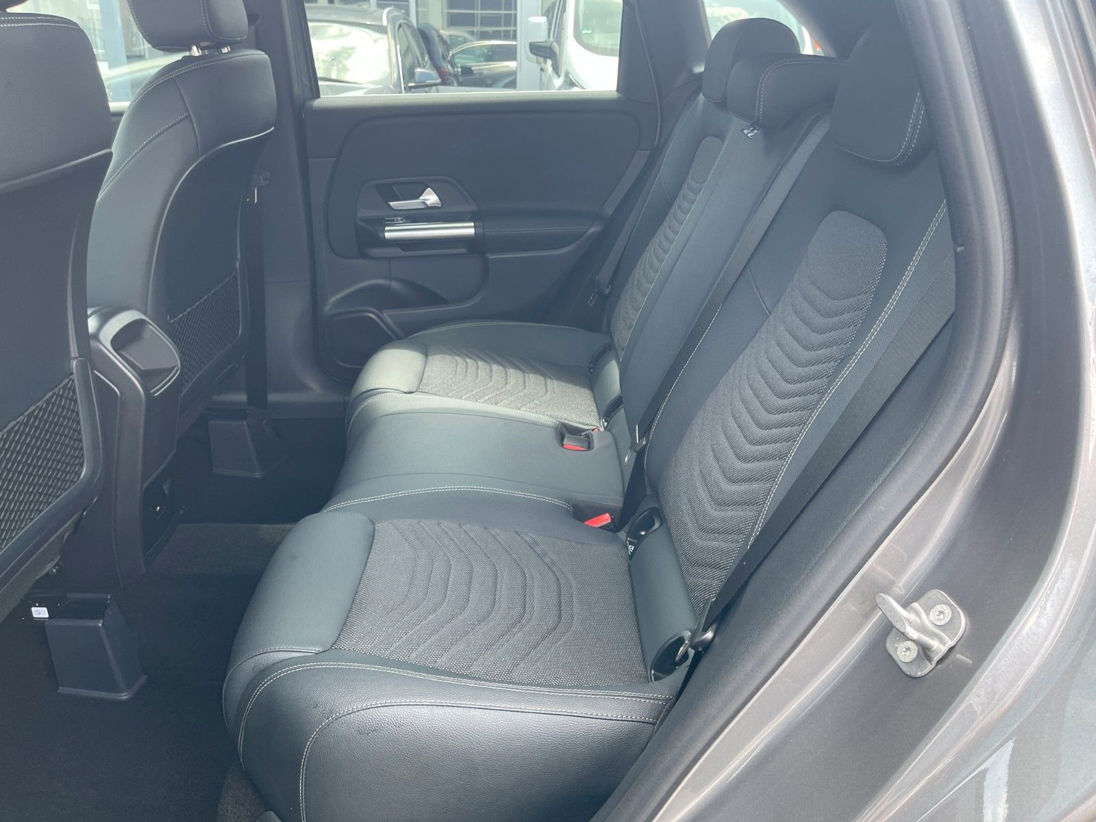 Mercedes-Benz B 180 d Kamera Leder Navi LED PDC Alu foto 14