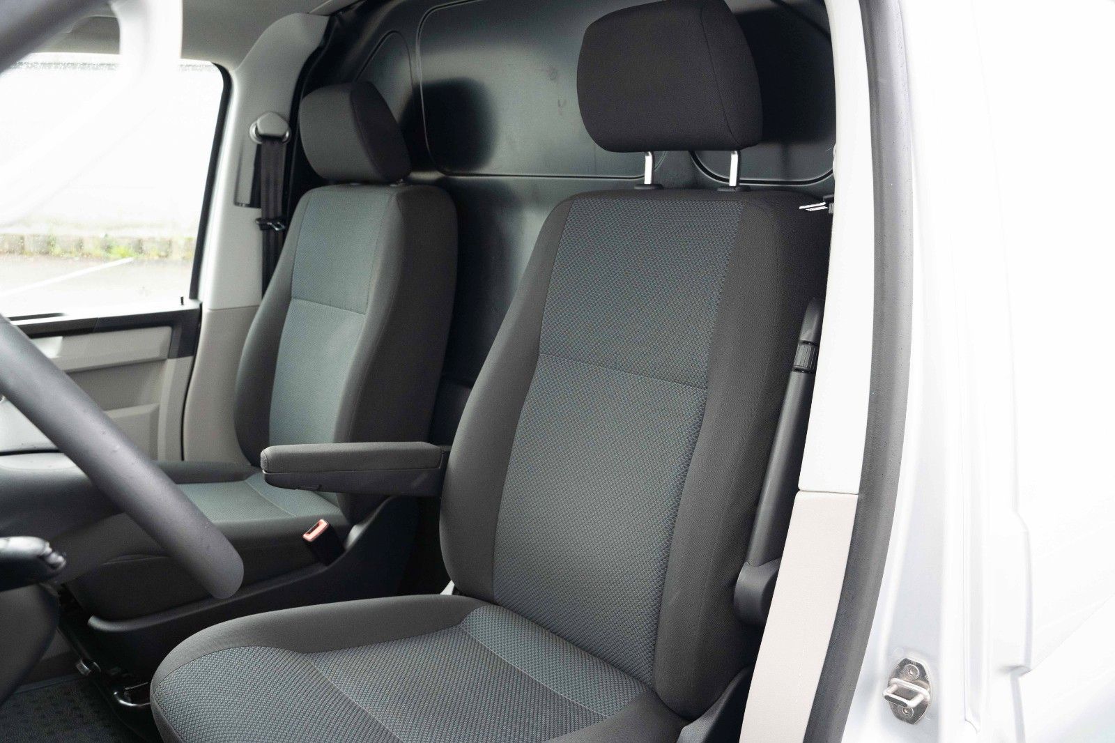 Fahrzeugabbildung Volkswagen T6 TRANSP KA LANG 2.0TDI AHK PDC TEL KLIMA
