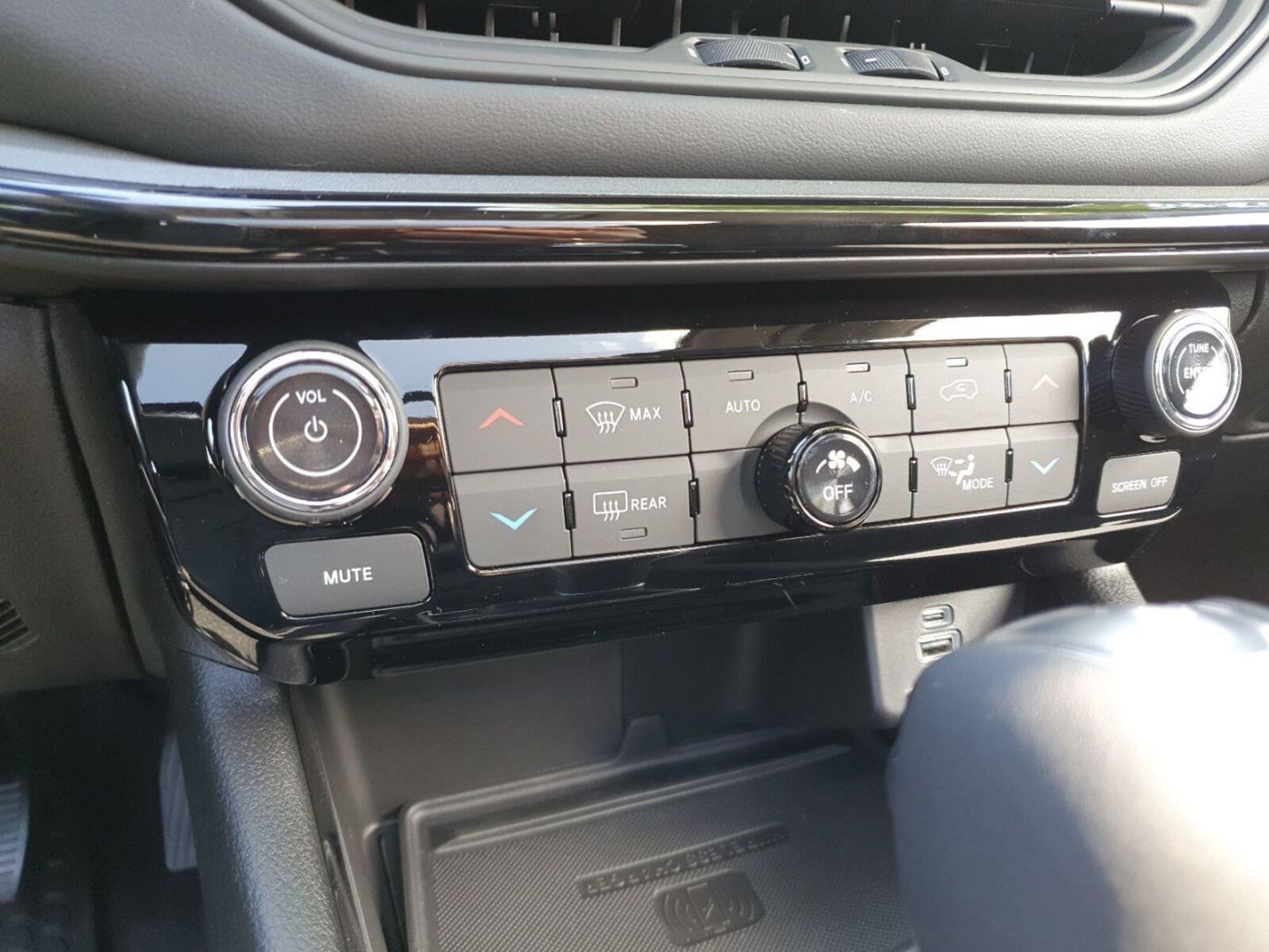 Fahrzeugabbildung Jeep Compass 1.5 MHEV ''Summit'' PANORAMADACH SOFORT