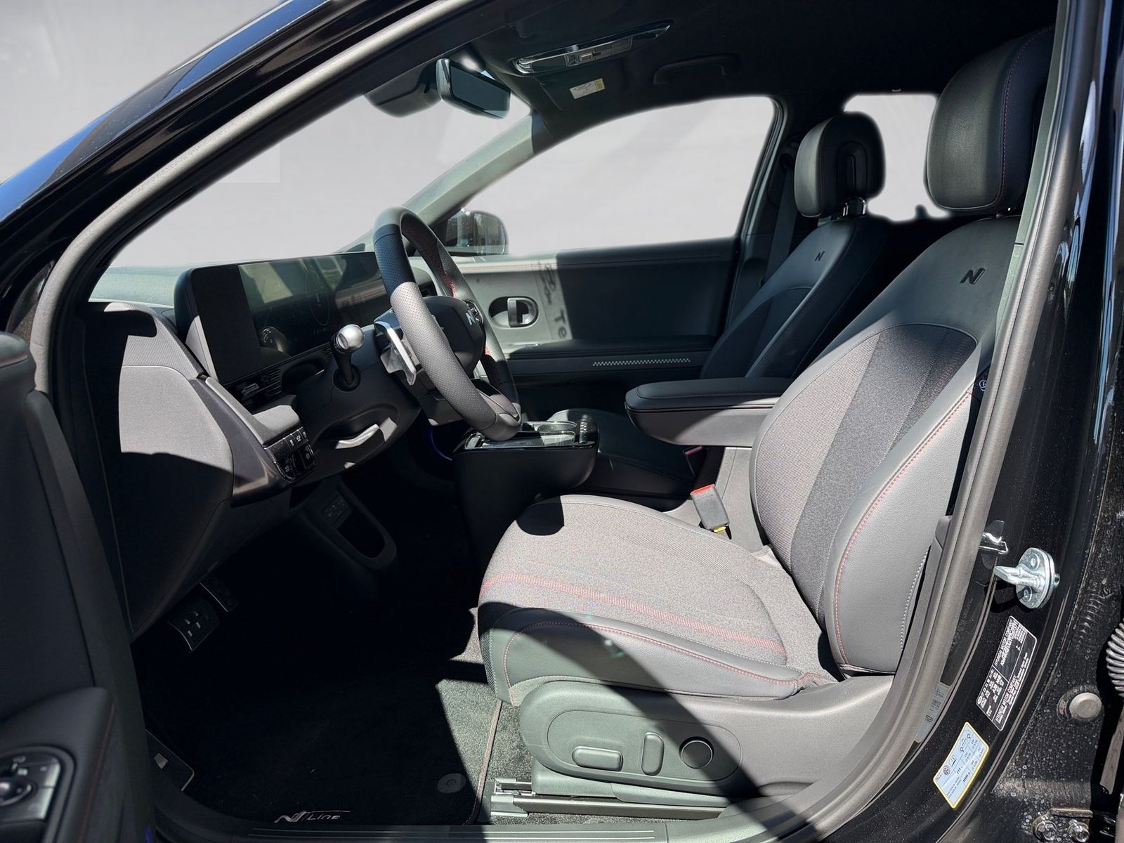 Fahrzeugabbildung Hyundai Ioniq 5 84kWh Elektro KlimaA,LED,Navi,SHZ,2xKlim