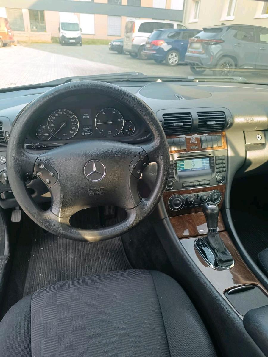Mercedes-Benz C220 2005 — photo 10