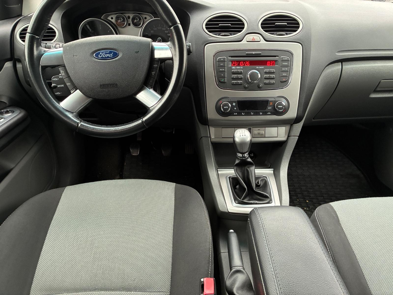 Ford Focus 2010 — photo 6
