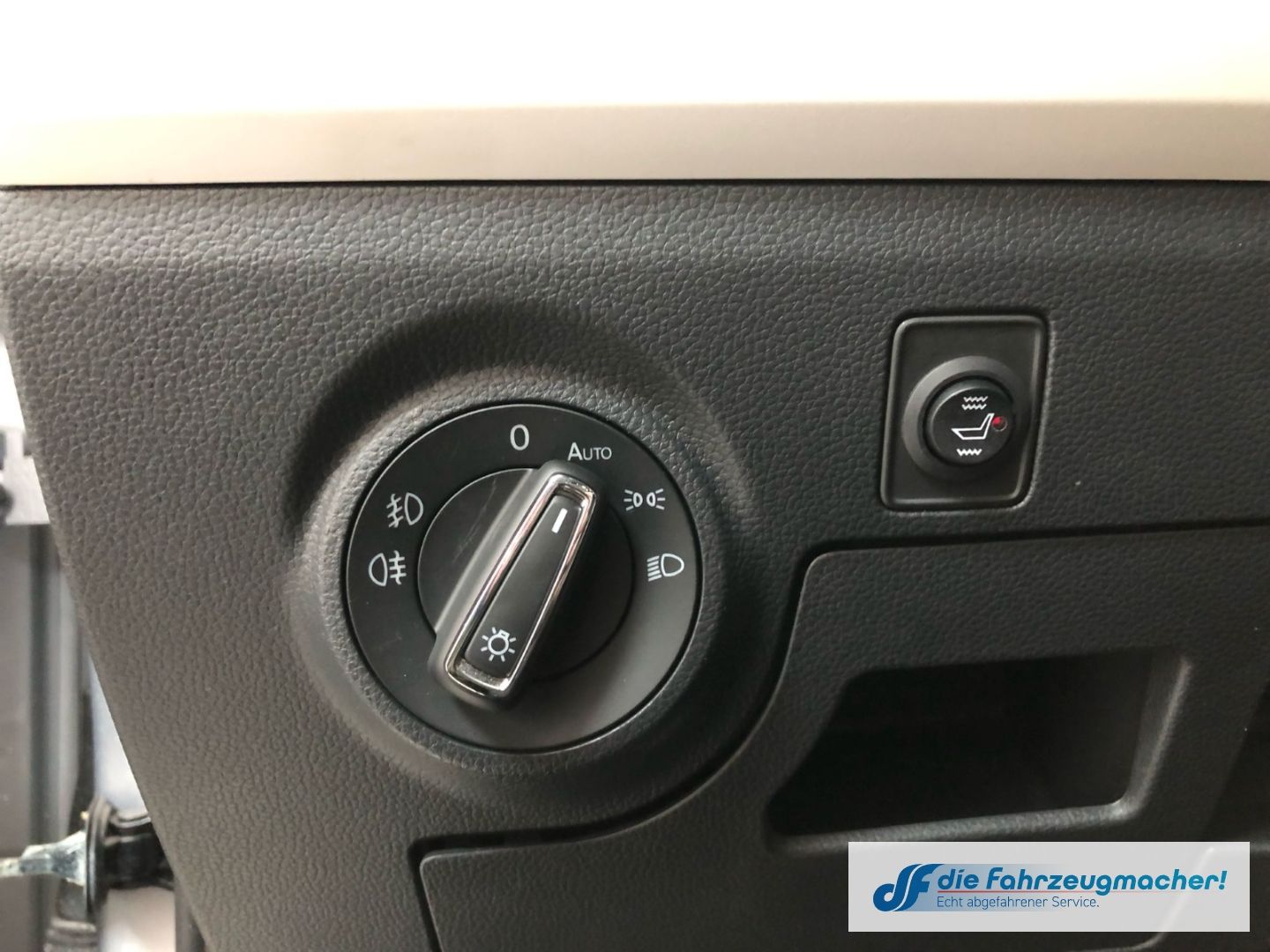 Fahrzeugabbildung SEAT Arona Xcellence 1.0 TSI LED CarPlay Automatik*