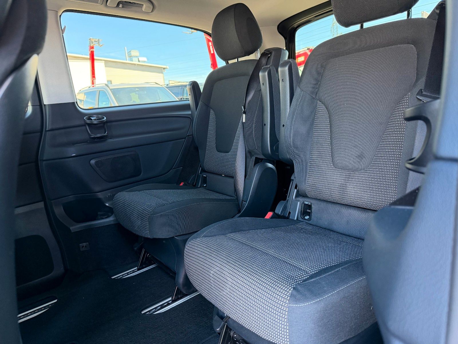 Fahrzeugabbildung Mercedes-Benz V 220 d STYLE DISTRONIC AHK2,5to 360Kamera