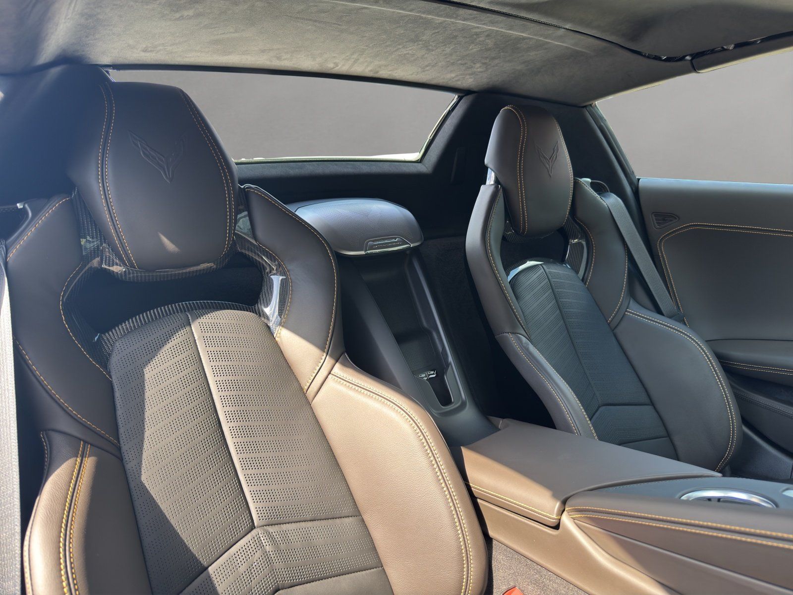 Fahrzeugabbildung Corvette C8 Cabrio 3LT MY2026 ARCTIC-WHITE/DARK-ATMOSPHER