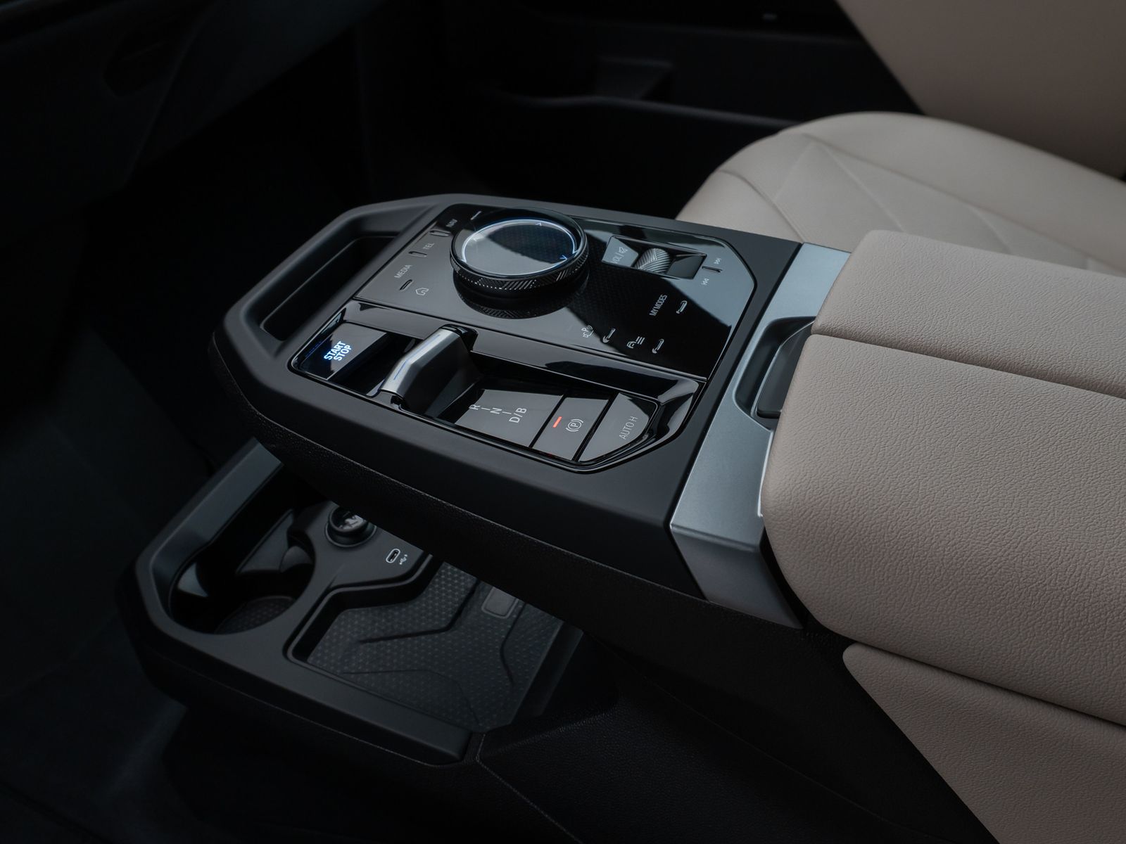 Fahrzeugabbildung BMW iX xD40 Laser 360°DAB H/K SoftCl ACC AHK Sport