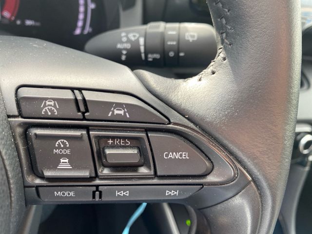 Yaris 1.5 Hybrid Style PDC SHZ KAMERA ACC LED