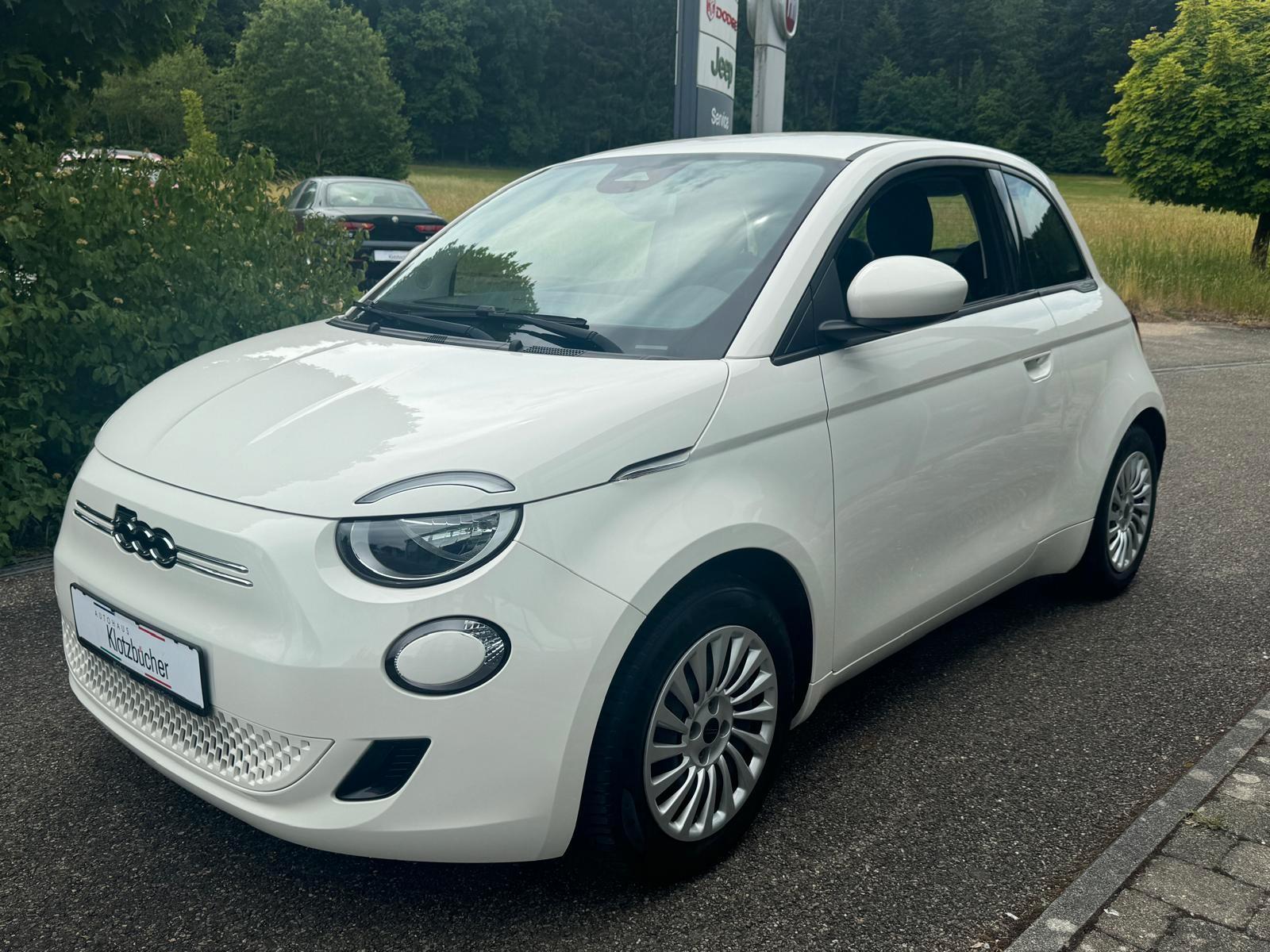 Fiat 500e  Action