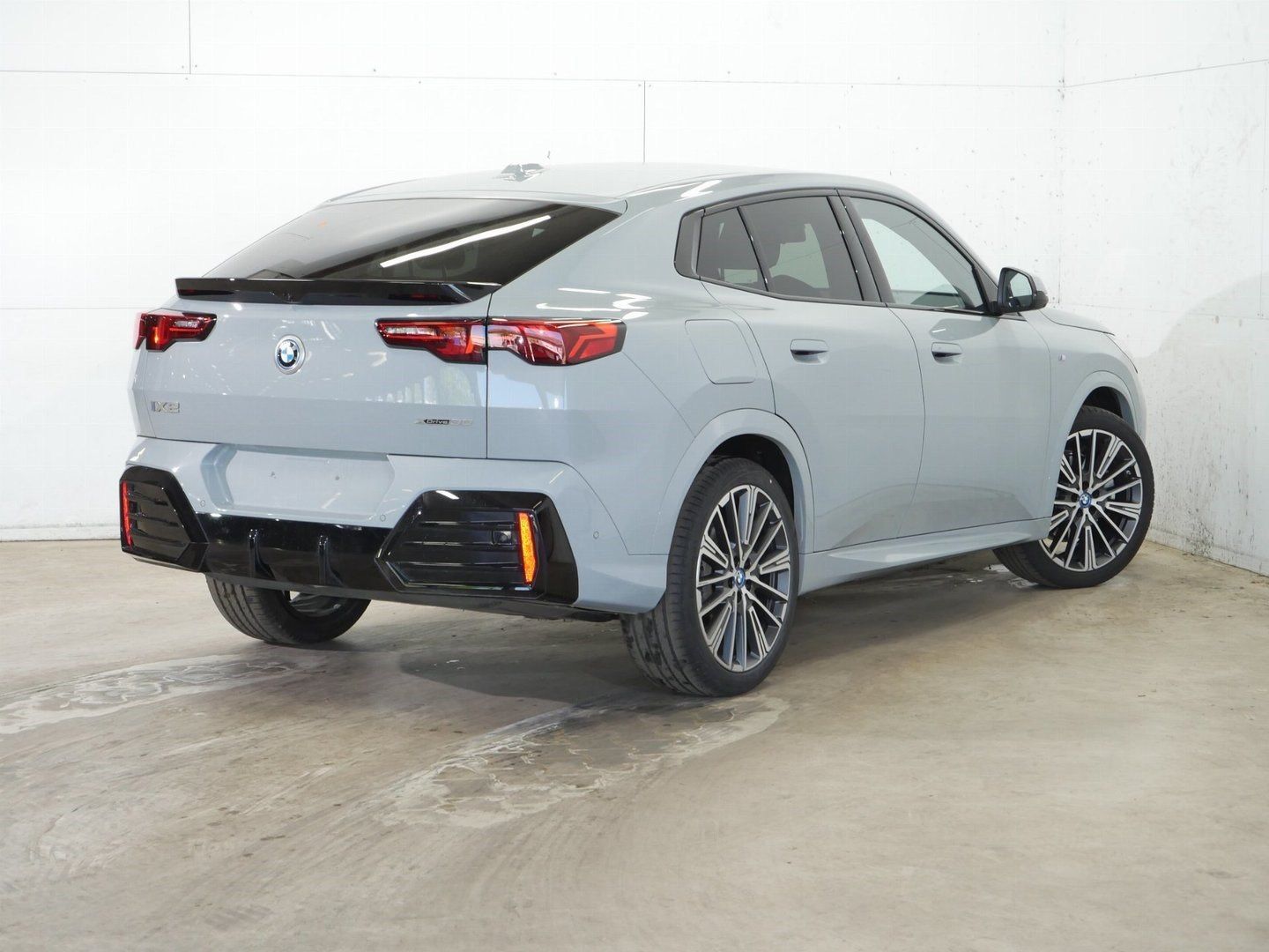 Fahrzeugabbildung BMW iX2 xDrive30 |M Sportpaket |Aktivsitz |20" BMW I