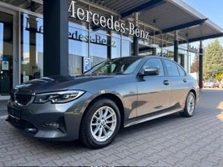 BMW 320 iA Sport Line ACC Glasdach Keyless