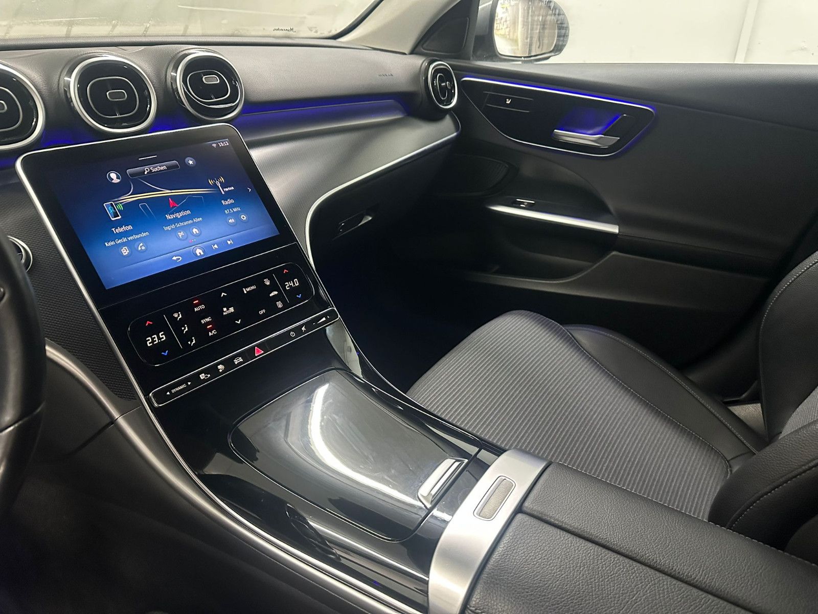 Fahrzeugabbildung Mercedes-Benz C 300 e T Autom.*LED*KAMERA*DISTRO*AMBILIGHT