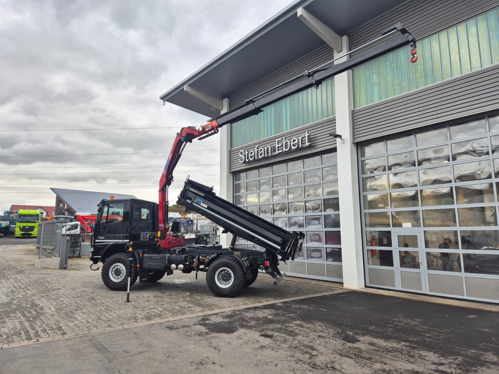 Fahrzeugabbildung Iveco Eurocargo ML150E32WS 4x4 Kran HMF 1130K Funk AHK