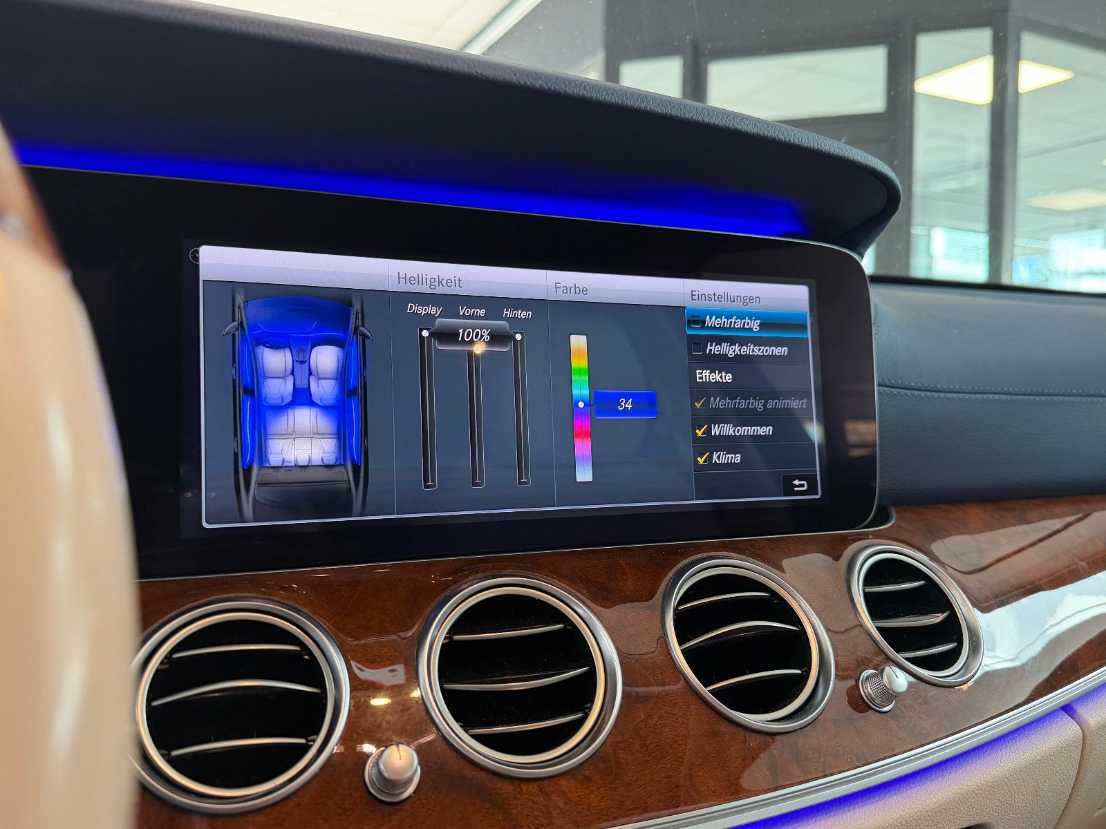 Fahrzeugabbildung Mercedes-Benz E 300 de/AMG/HEAD-UP/VIRTUAL/AMBIENTE/BURMESTER/