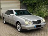 Mercedes-Benz Mercedes Benz E230 Automatik Leder TÜV 01.... - gebrauchte Mercedes-Benz E 230 aus dem Jahr 1996