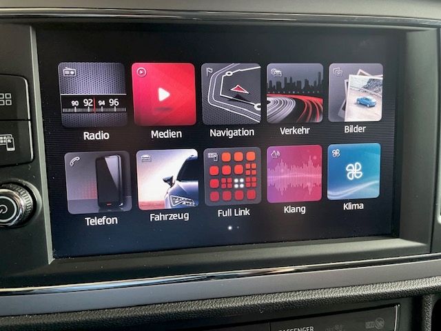 Leon ST Style 2.0 TDI Navi LED Sperrdiff. Apple 