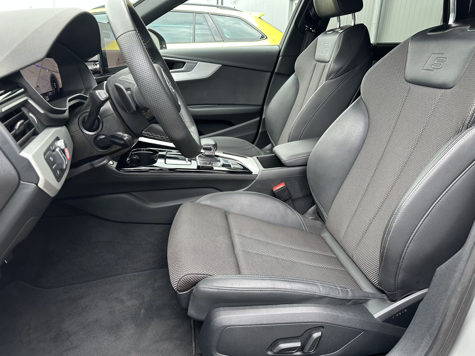 Fahrzeugabbildung Audi A4 Avant 40 TFSI S-Line Qu VCOCK+HUD+NAV+LED+ACC