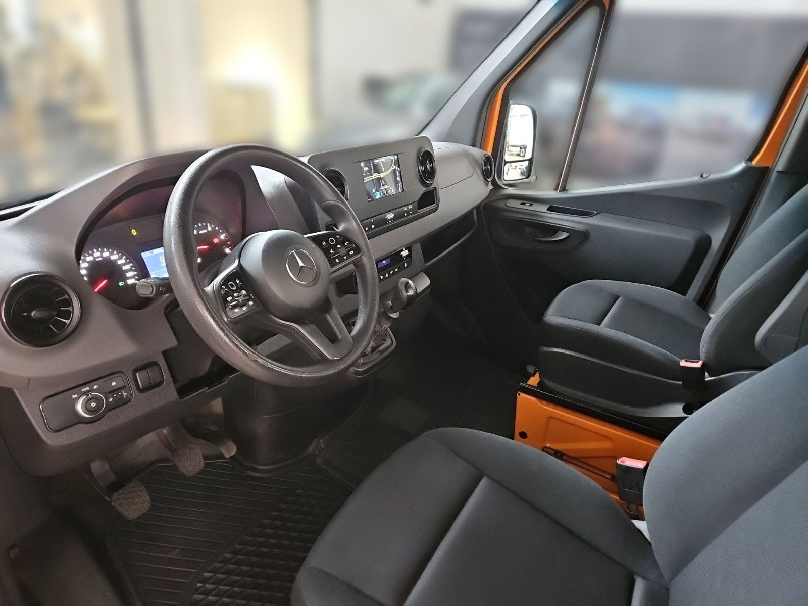 Fahrzeugabbildung Mercedes-Benz Sprinter 316 DOKA Pritsche 6 Sitze 2,8t AHK STHZ