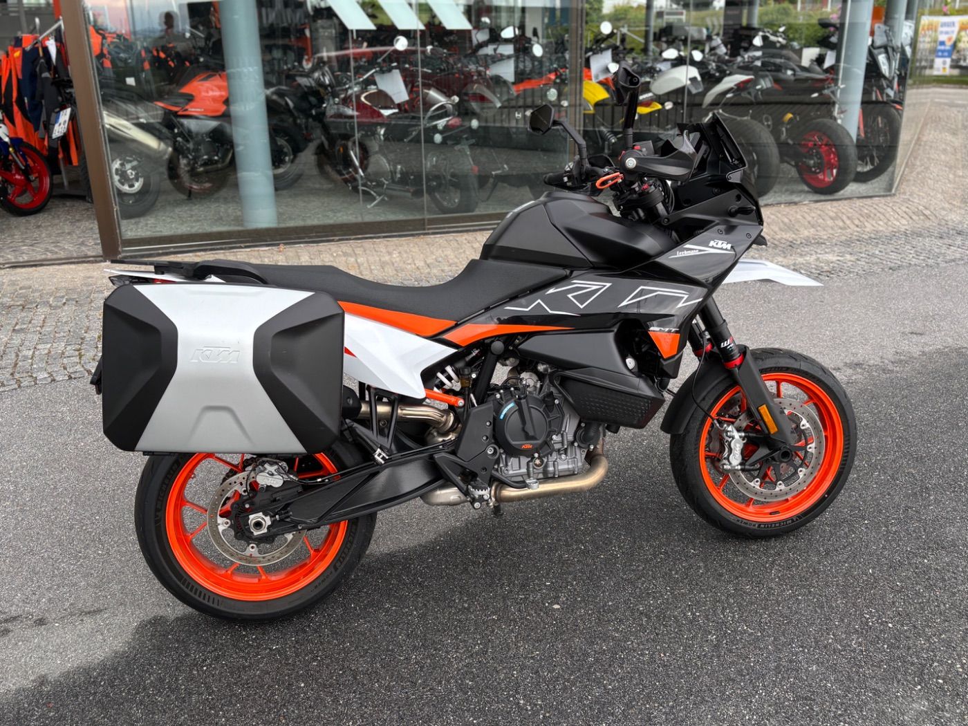 Fahrzeugabbildung KTM 890 SMT Modell 2023 Quickshifter, 2x Koffer