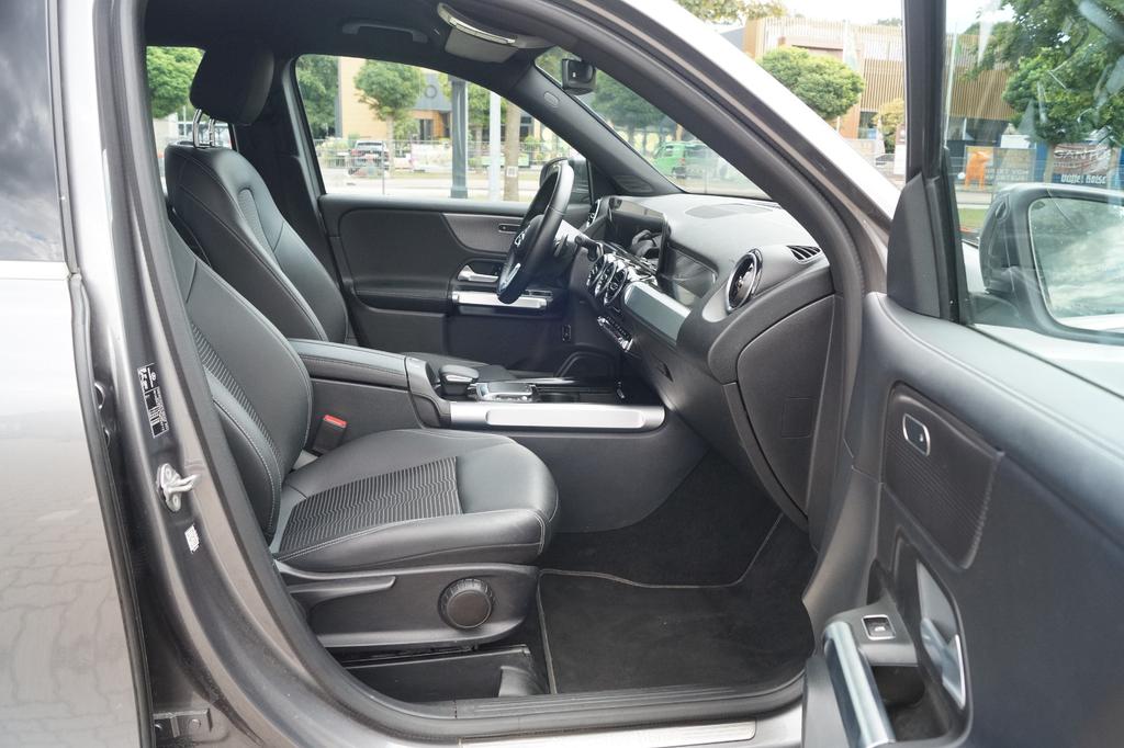 Mercedes-Benz GLB 220