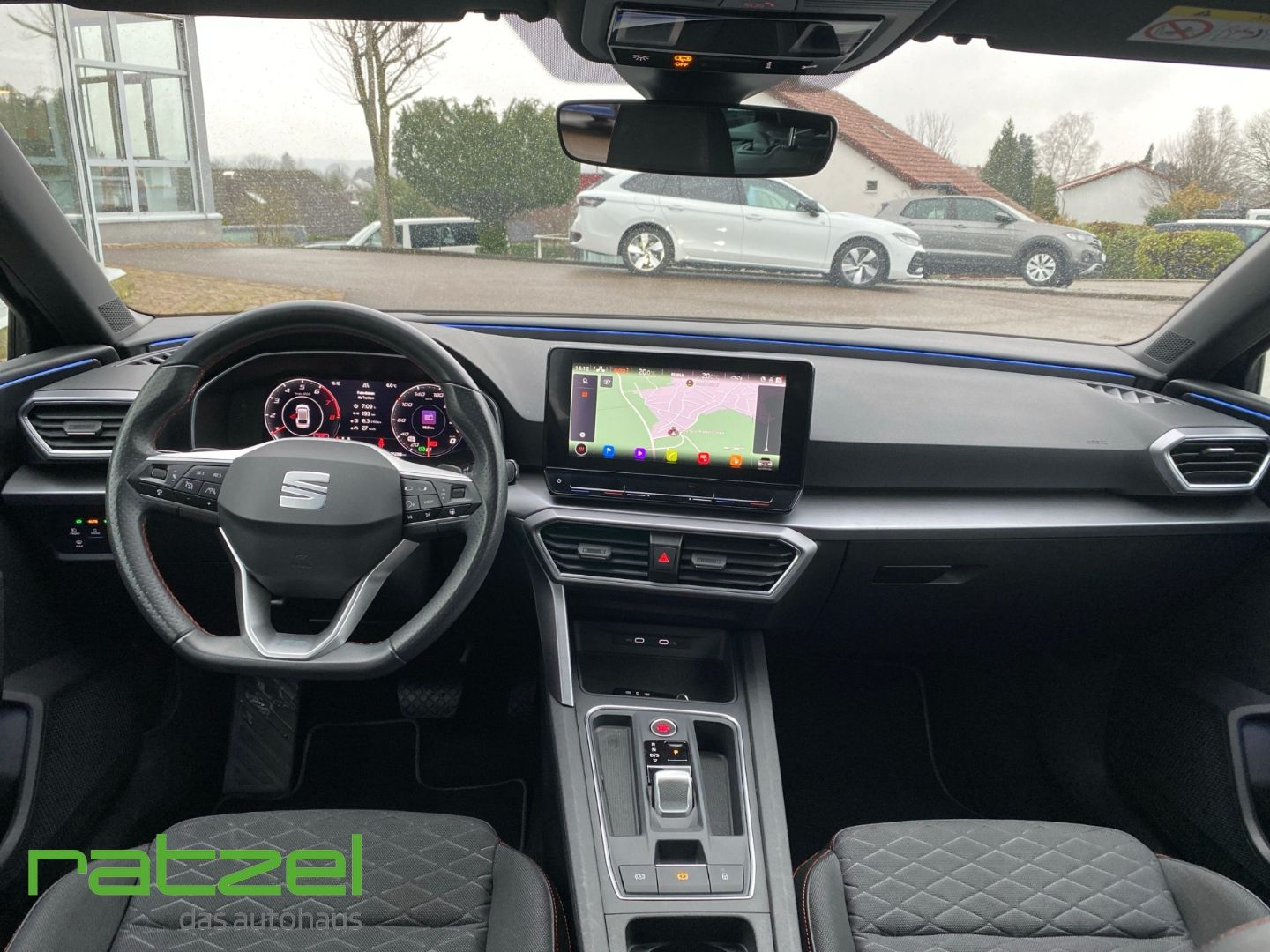 Fahrzeugabbildung SEAT Leon 1.5 eTSI Sportstourer FR Automatik Navi Dig