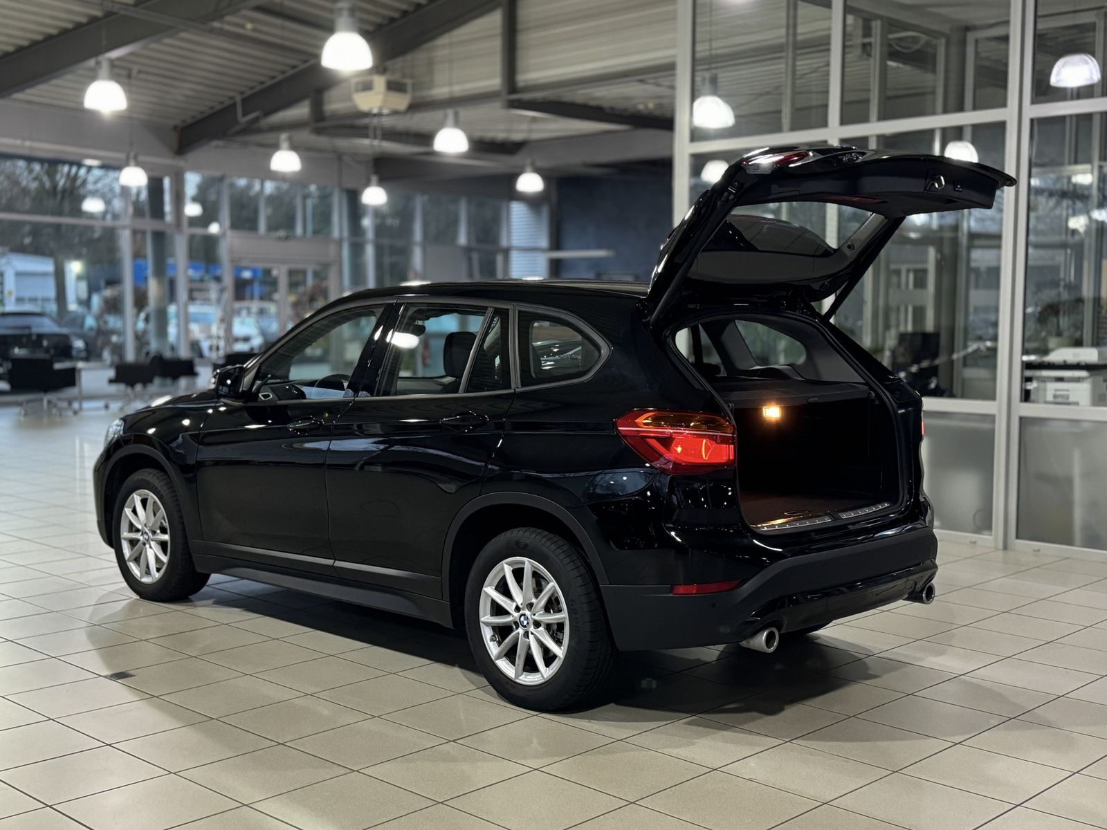 Fahrzeugabbildung BMW X1 sD20i DAB Parkassistent Geschwindigkeitsreg.