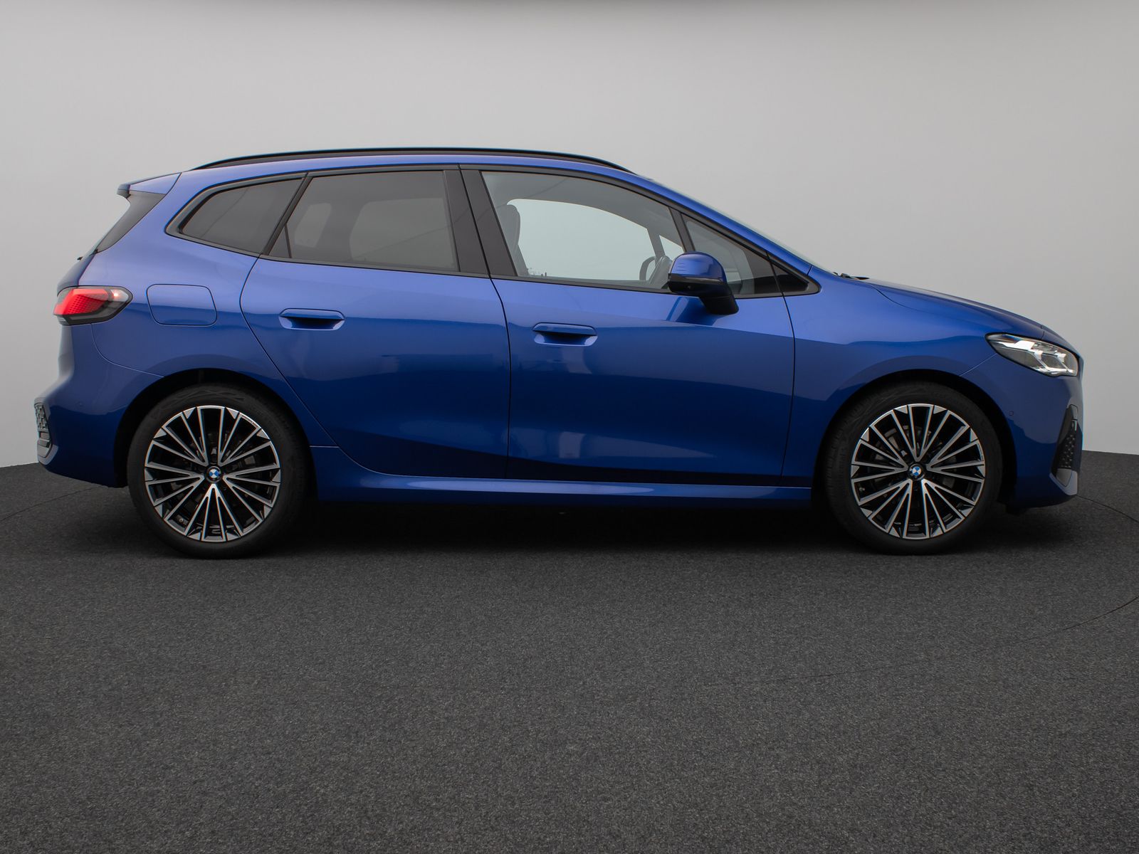 Fahrzeugabbildung BMW 220i Active Tourer MSport 360°HUD DAB H/K 19Zoll