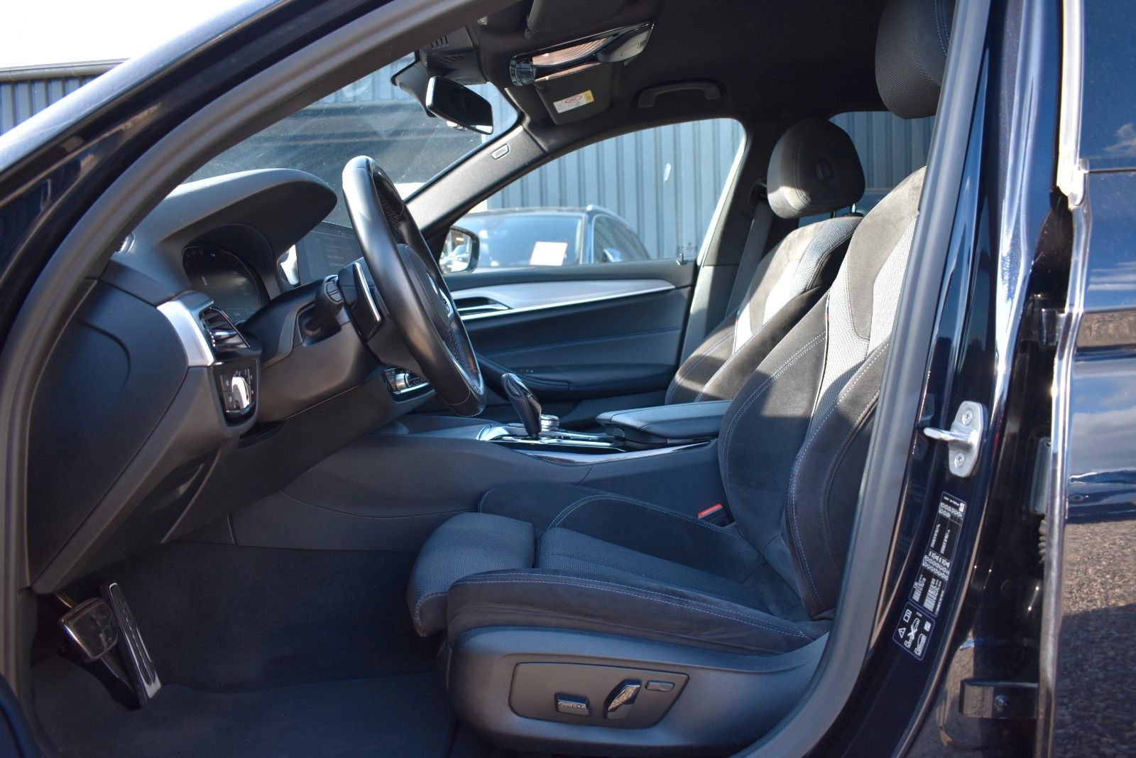 Fahrzeugabbildung BMW 520d Touring xDrive M Sport AHK/LED/KAMERA/TEMP.