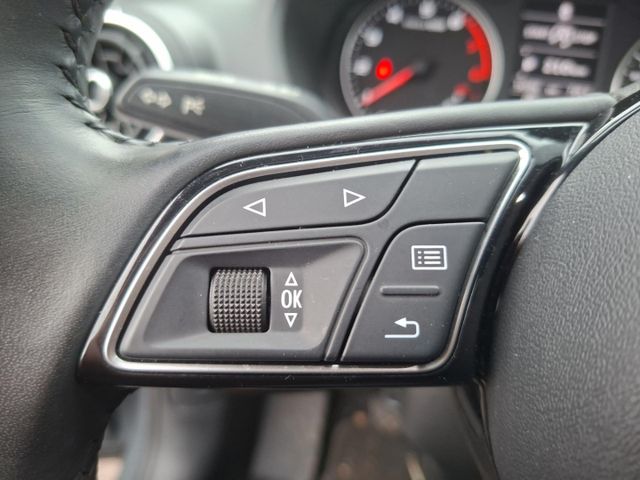 Audi Q2 30 TFSI design °S Line°LED°Navi°SHZ°PDC°AAC°