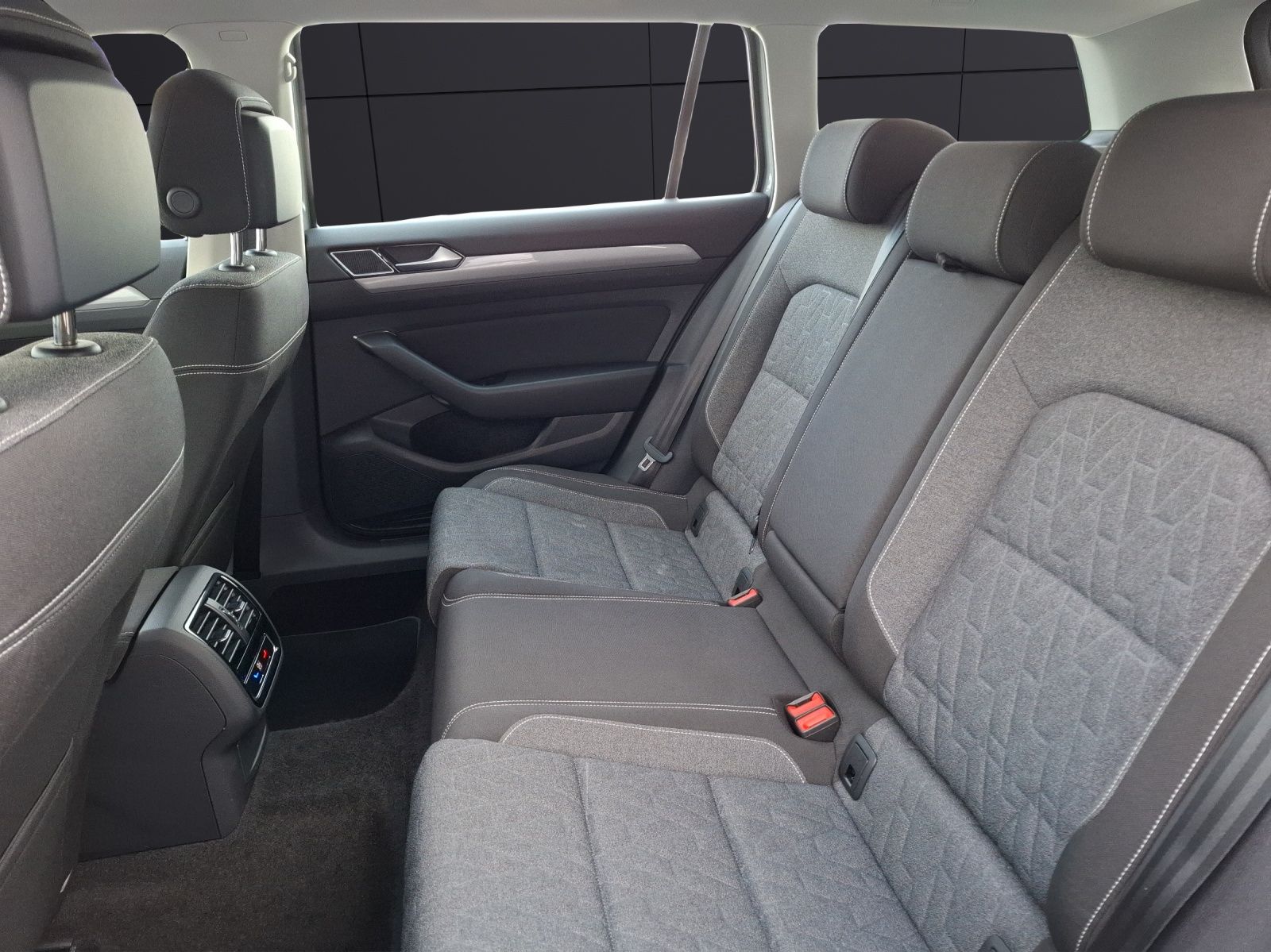 Fahrzeugabbildung Volkswagen Passat Variant TSI Business DSG Matrix Navi ACC