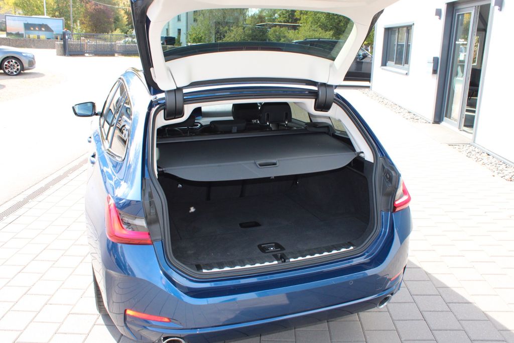 BMW 320d xDrive Touring AUT LED SHZ NAVI PDC ALU