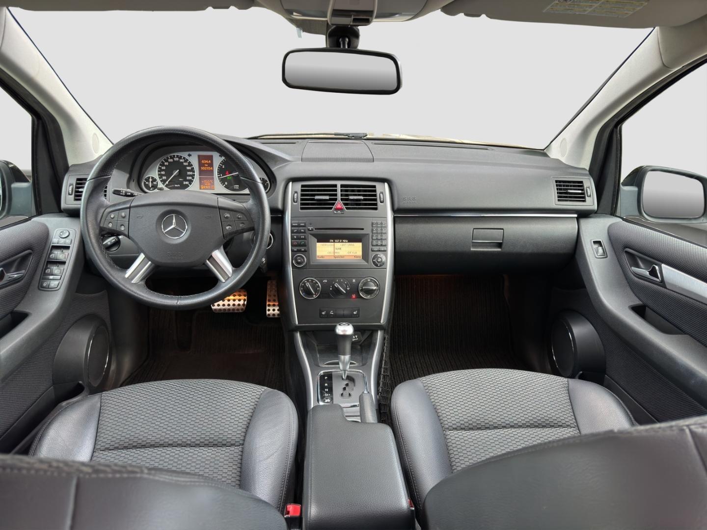 Mercedes-Benz B 180 8G KLIMA AUTOMATIK PANO TEMPO SHZ TÜV NEU
