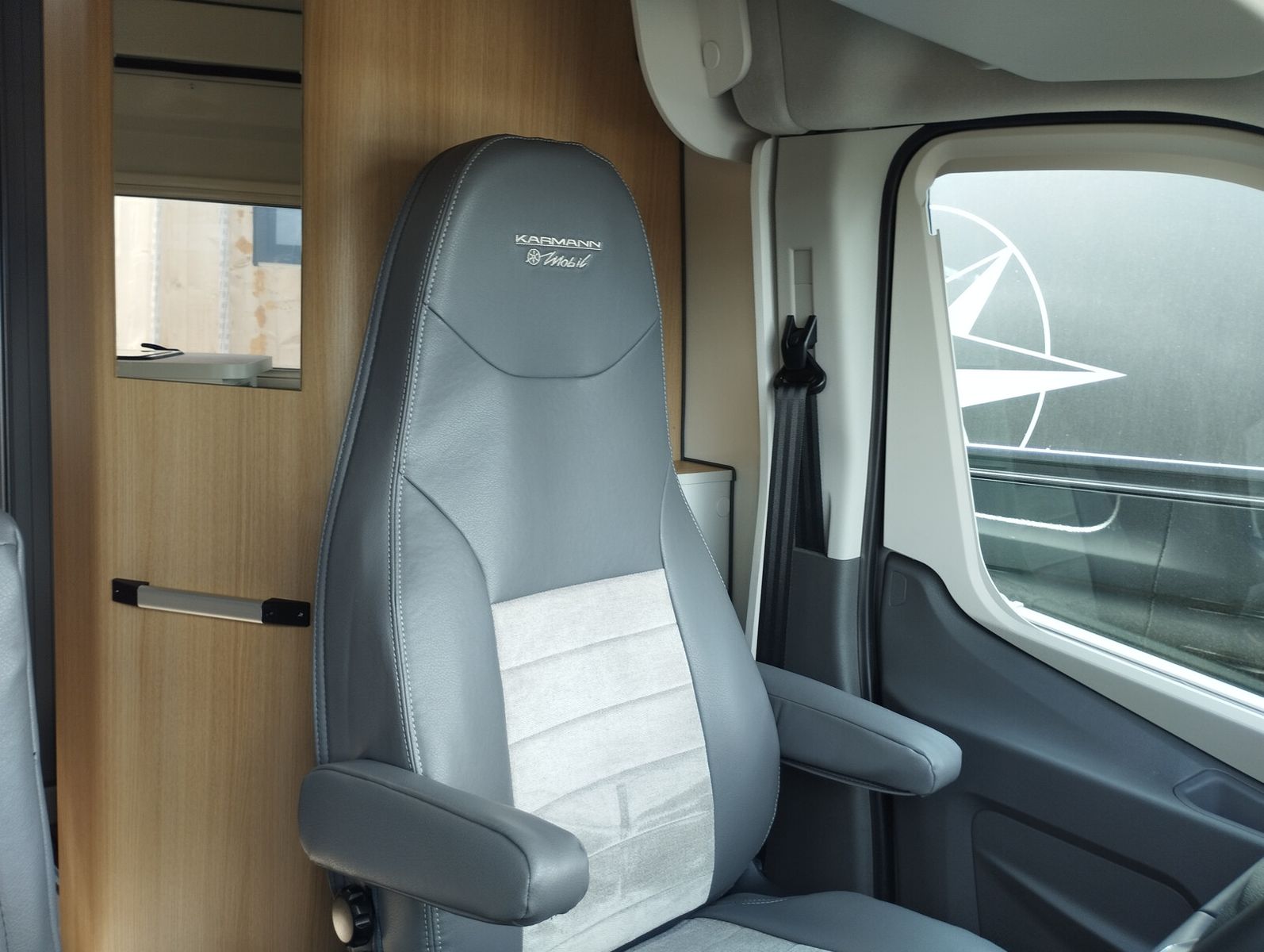 Fahrzeugabbildung Karmann Dexter 570 4x4