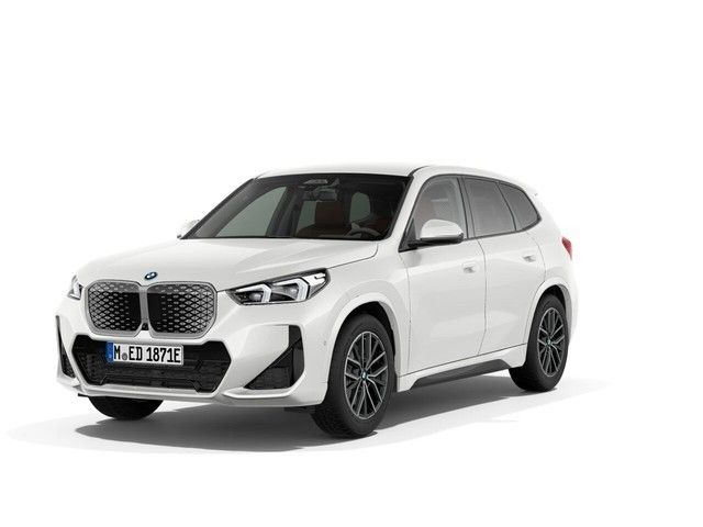 BMW iX1 — hlavná fotografia