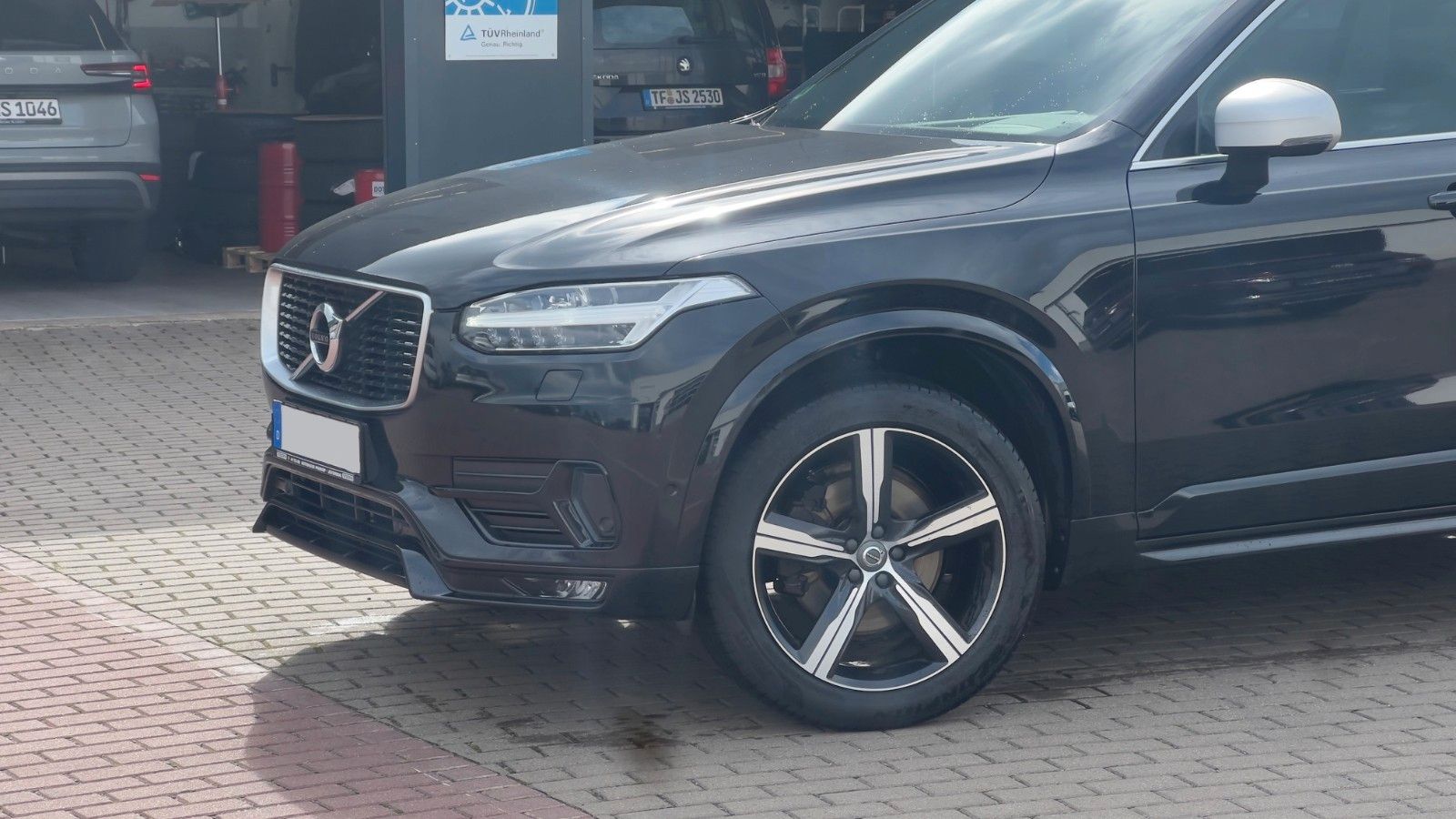 Fahrzeugabbildung Volvo XC90 D5 R-Design*LED*LUFT*CAM*7Sitze