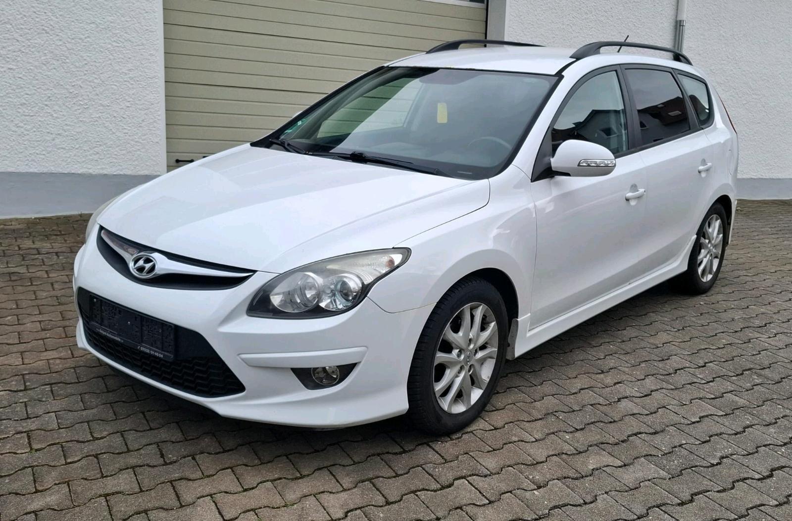 Hyundai i30 2011 — interior