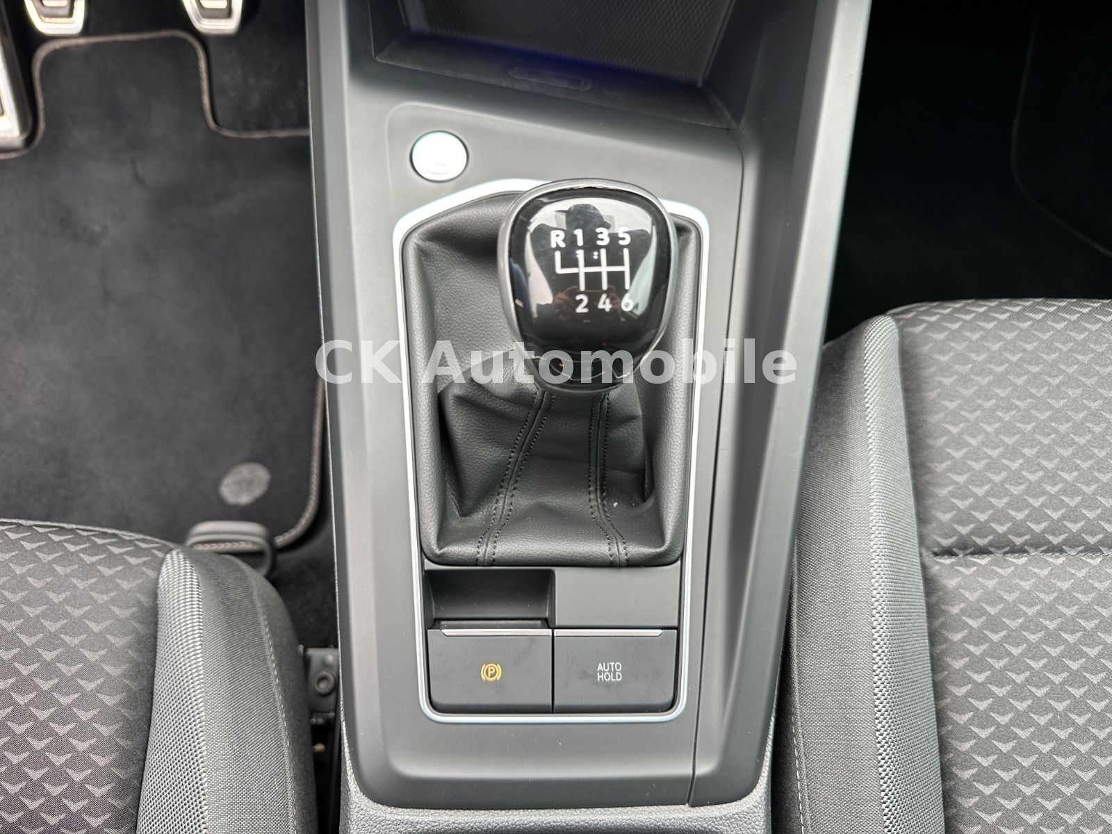 Fahrzeugabbildung Volkswagen Golf VIII Lim. Active 1.5 TSI/Navi/LED/ACC/PDC