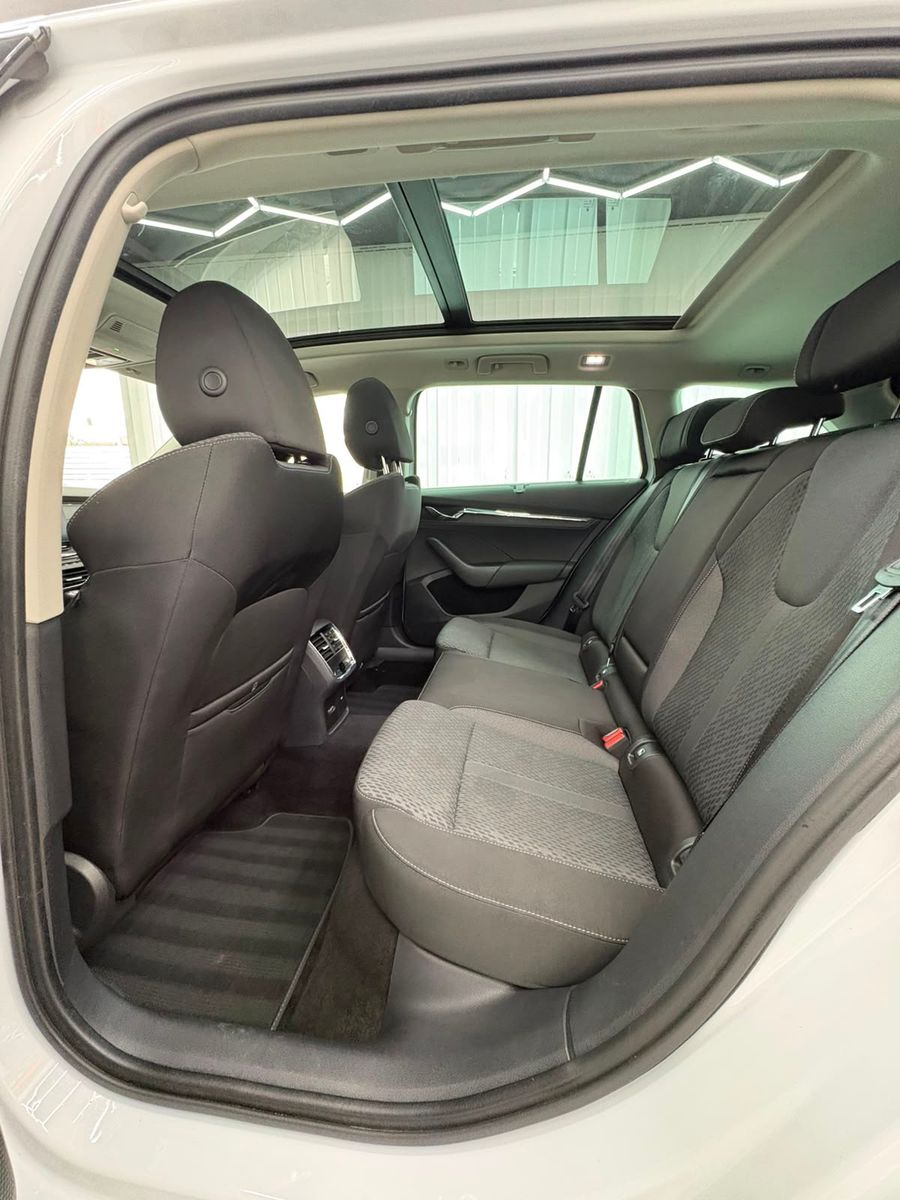 Skoda Octavia Combi First Edition Pano foto 20