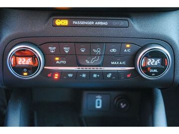 Fahrzeugabbildung Ford Focus 2,0L Titanium+KEYFREE+KAMERA+LED+TEMPOMAT+