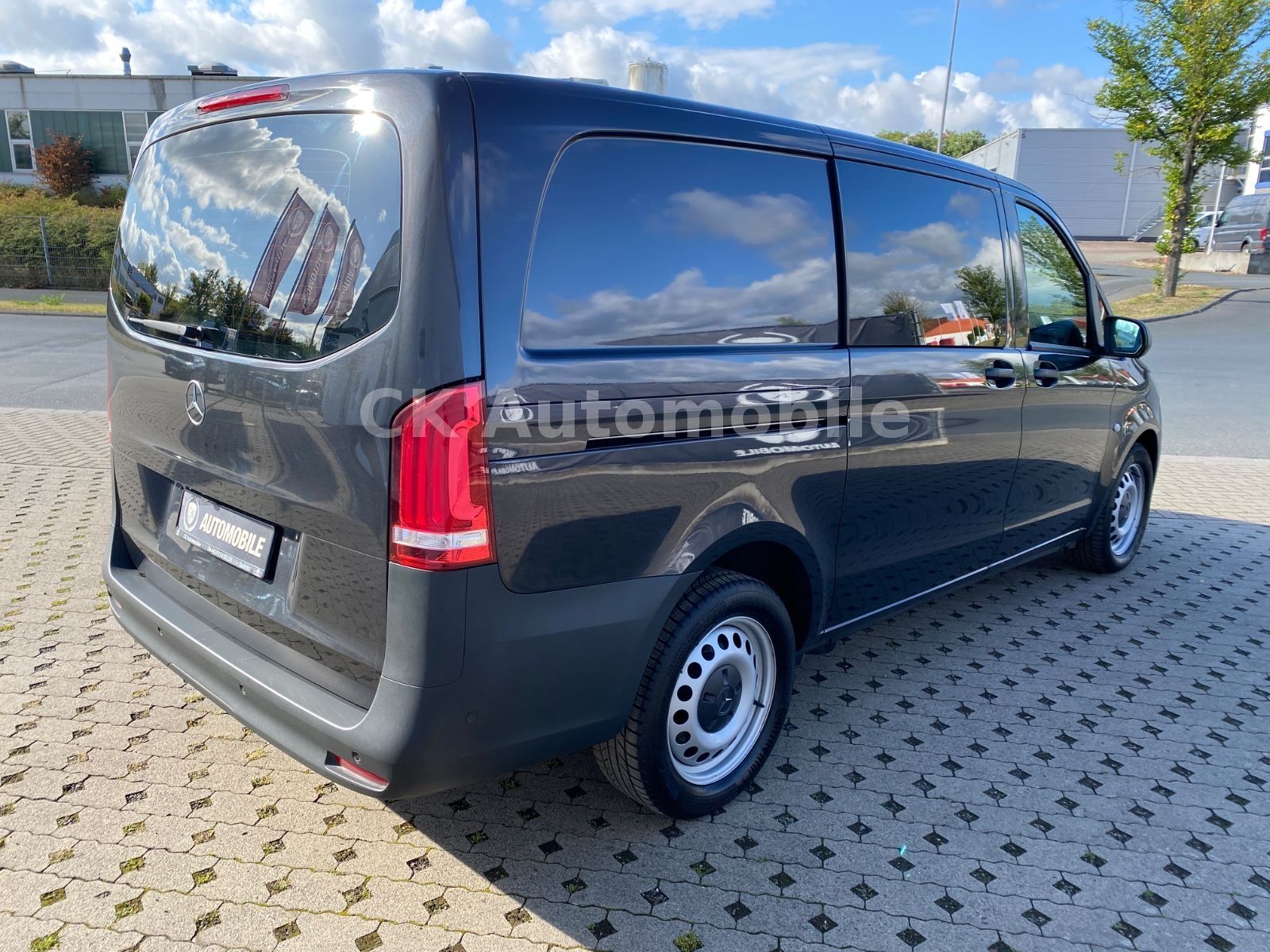 Fahrzeugabbildung Mercedes-Benz Mercedes-Benz Vito Mixto 124 lang Autom./5 Sitze