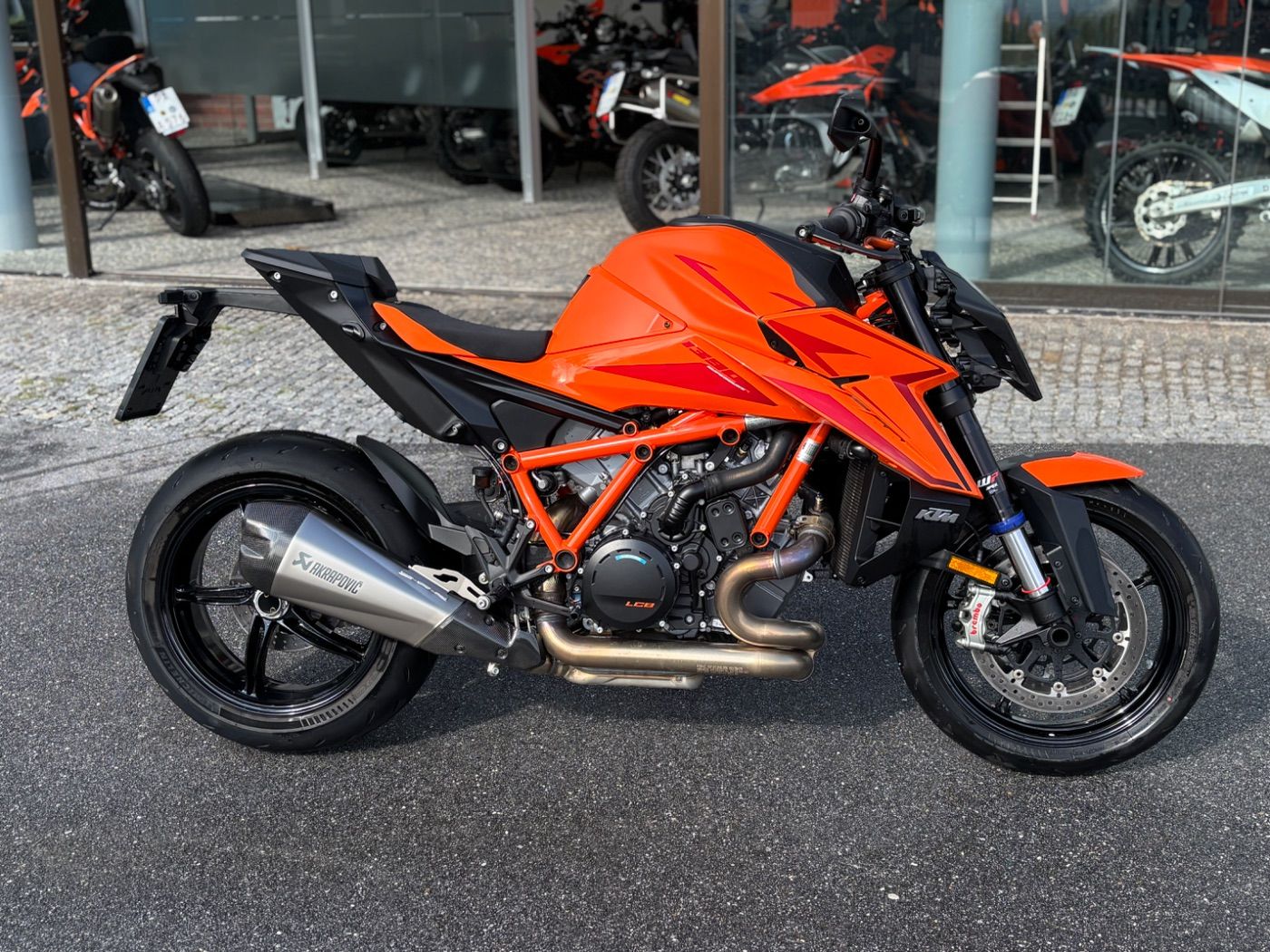 Fahrzeugabbildung KTM 1390 Super Duke R EVO 2026 Techpack, Akrapovic