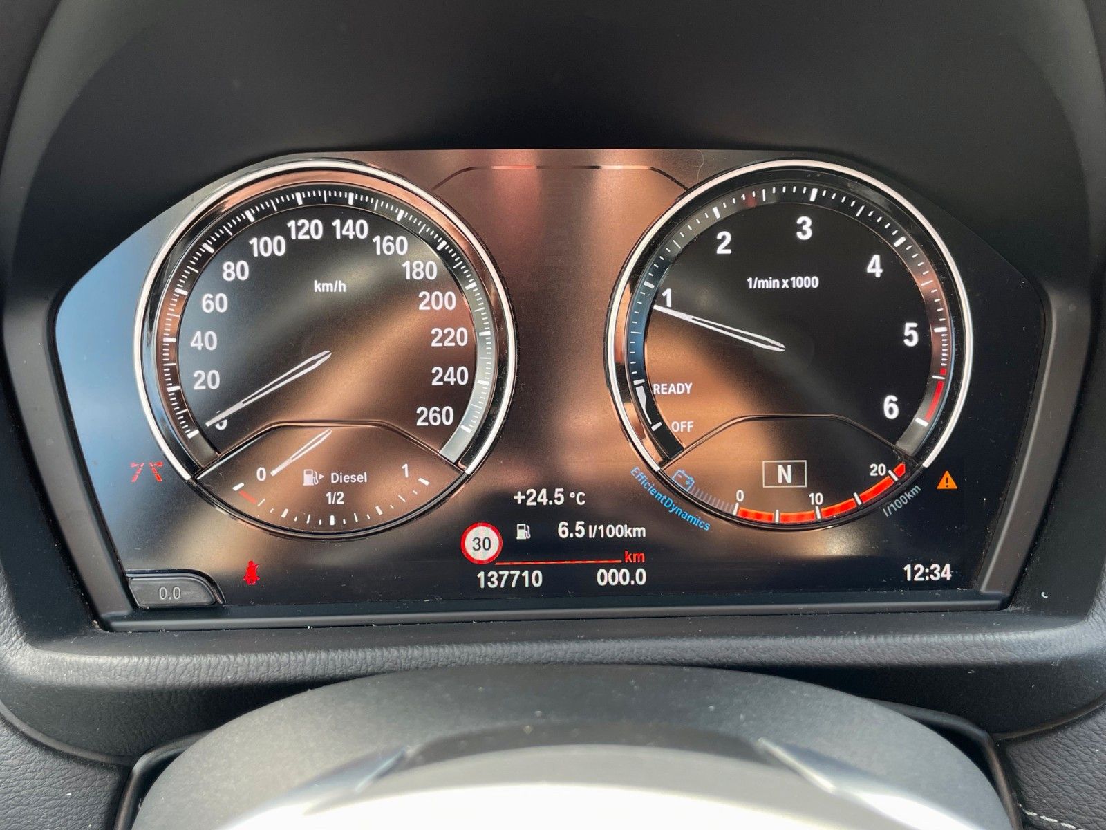 Fahrzeugabbildung BMW X1 xDrive18d xLine Navi LED AHK HUD Leder SPORT