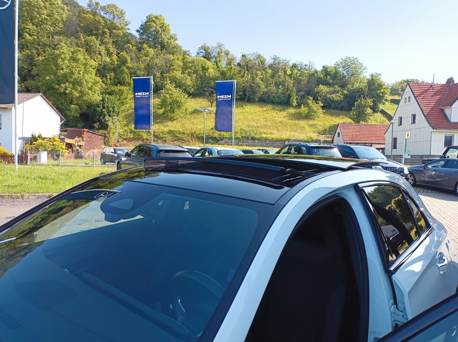 Fahrzeugabbildung Mercedes-Benz A 250 e+AMG LINE+PANO+360*KAMERA+DISTRONIC+SH+++