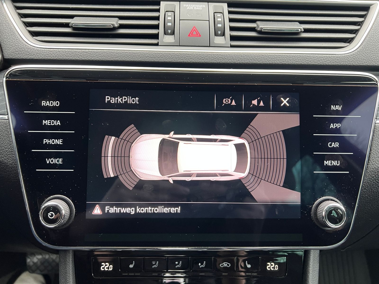 Fahrzeugabbildung SKODA Superb Combi Style 2.0 TDI DSG 4x4 *Navi, Sounds
